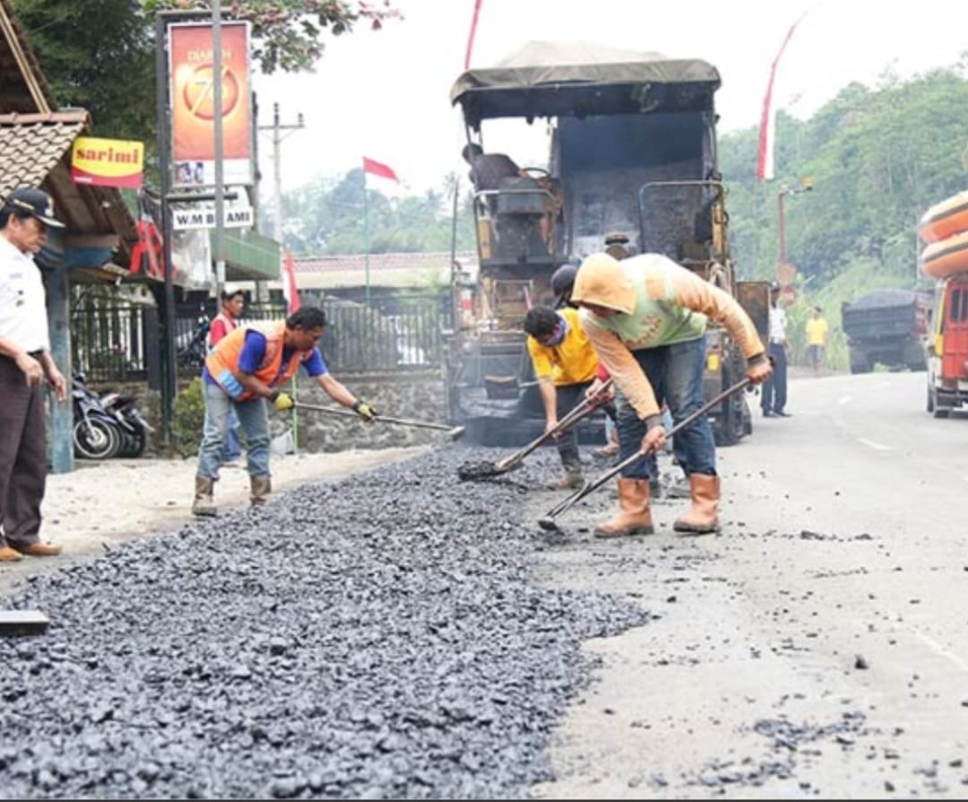 Pengaspalan Jalan di Lombok