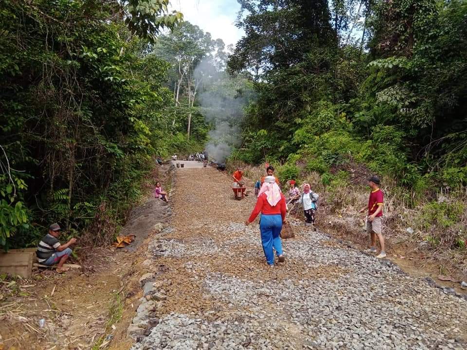 Pengaspalan Jalan di Lombok